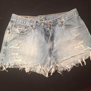 Levi medium wash denim shorts SIZE: M